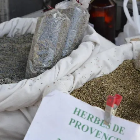 2 Pieces, Climatise, 100m Plage, Parking, - Fr-1-251-218 *