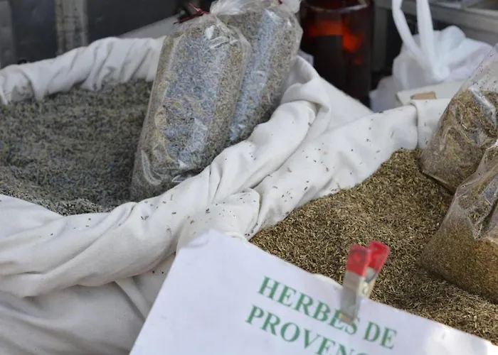 2 Pieces, Climatise, 100m Plage, Parking, - Fr-1-251-218 *